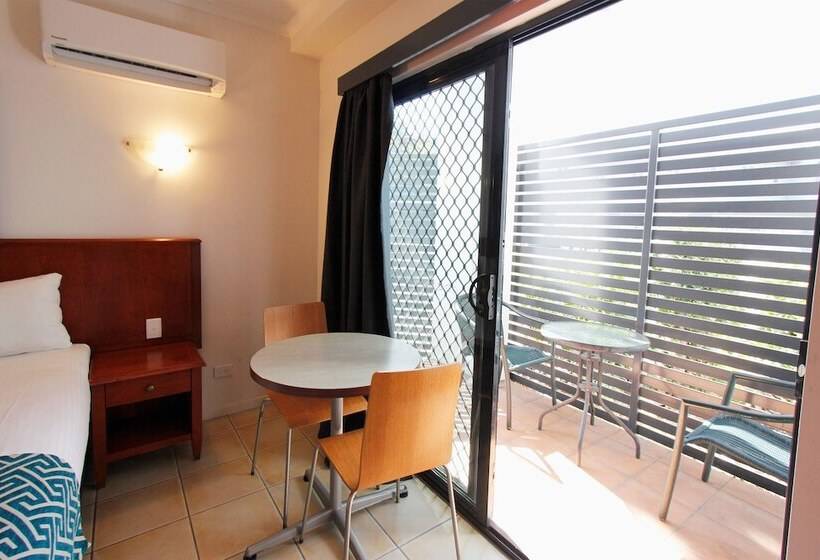 اتاق اجرایی, Coffee House Apartment Motel