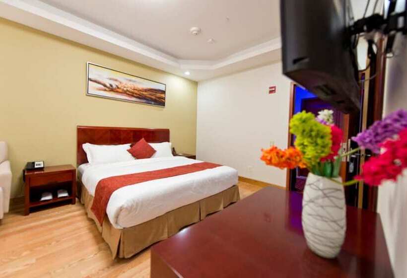 سوییت جونیور, Asiatic Hotel   Flushing
