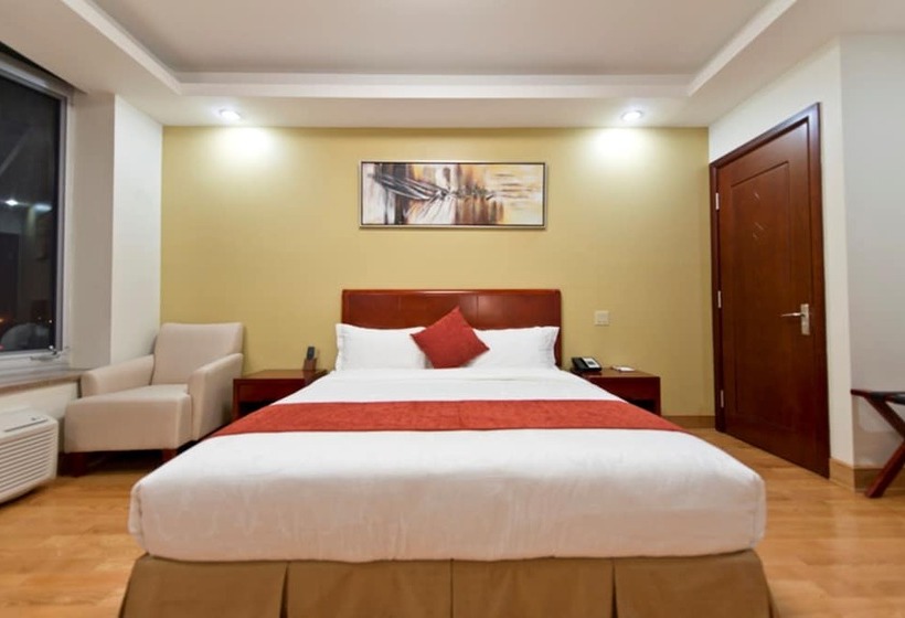 سوییت جونیور, Asiatic Hotel   Flushing