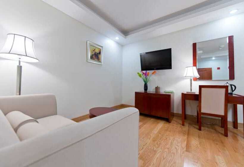 سوییت جونیور, Asiatic Hotel   Flushing