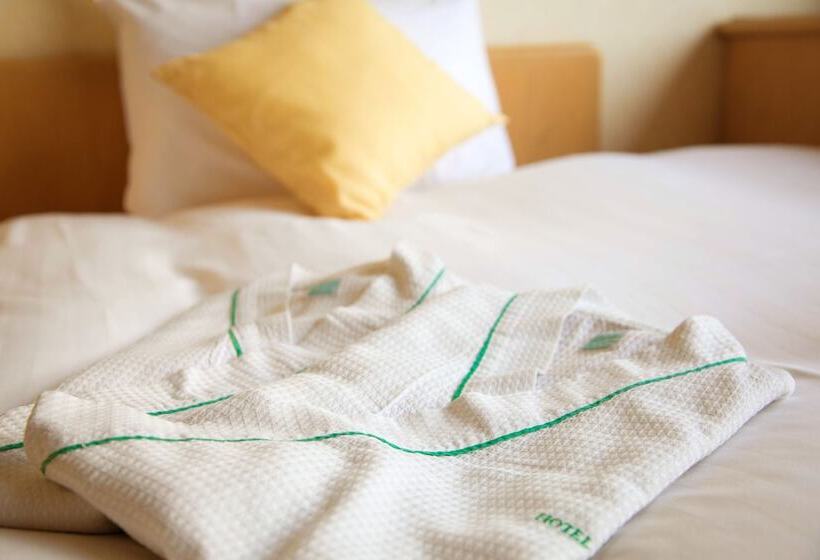 اتاق استاندارد یک نفره, Mito Hotel Season