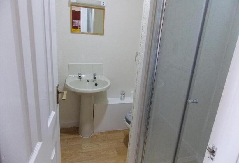 Economy Triple Room, Topaz Blackpool