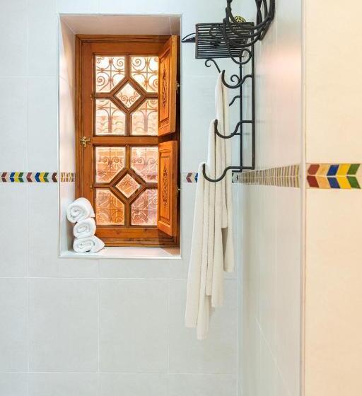 اتاق استاندارد سه نفره, Riad Le Marocain