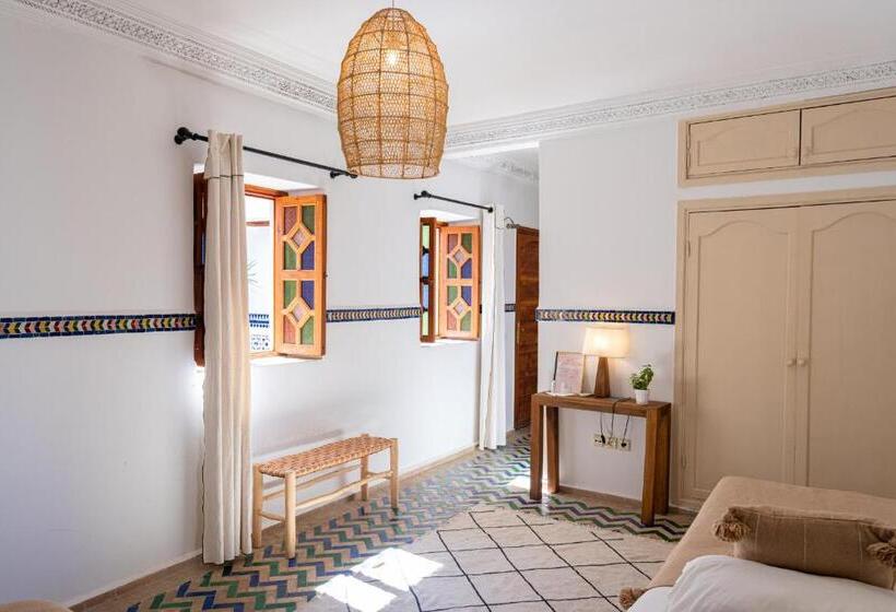اتاق استاندارد سه نفره, Riad Le Marocain