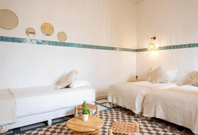اتاق استاندارد سه نفره, Riad Le Marocain