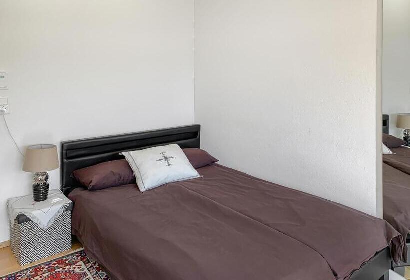 اتاق اکونومی, Haus Zur Lilie