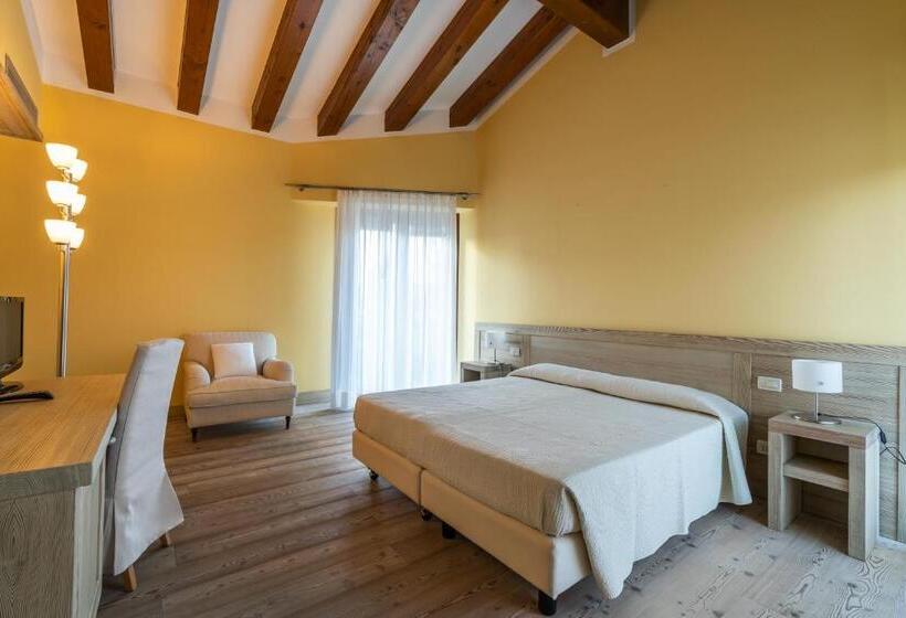 اتاق لوکس با بالکن, Accademia Vine Lodge