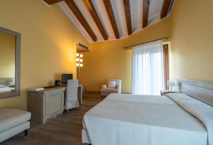 اتاق لوکس با بالکن, Accademia Vine Lodge
