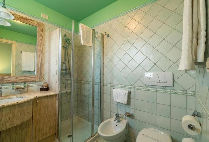 اتاق استاندارد سه نفره, Accademia Vine Lodge