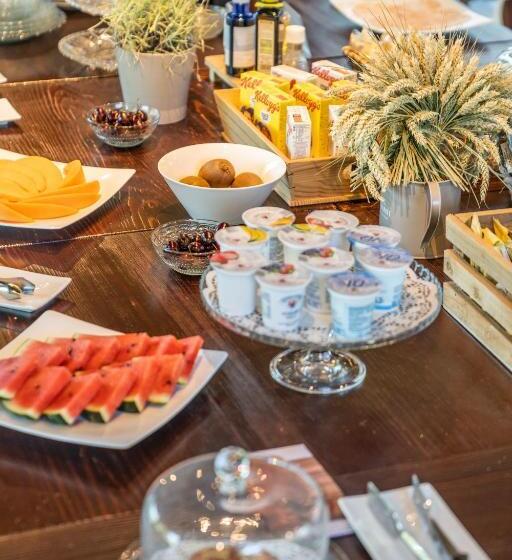 اتاق استاندارد سه نفره, Accademia Vine Lodge