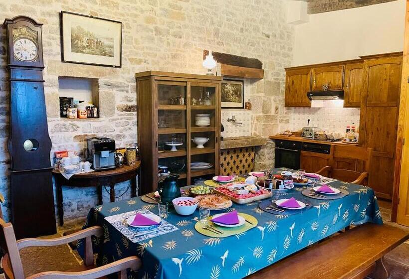 اتاق کلاسیک سه تخته, Manoir Saint Pierre