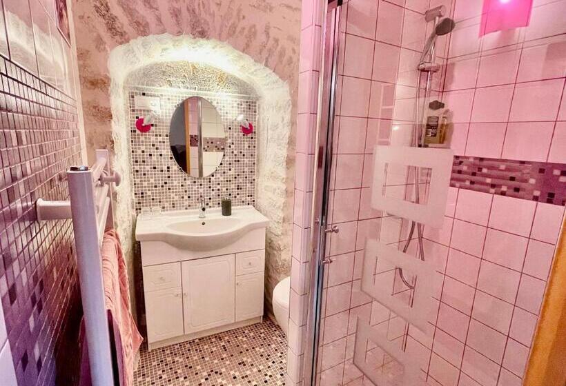 اتاق کلاسیک سه تخته, Manoir Saint Pierre