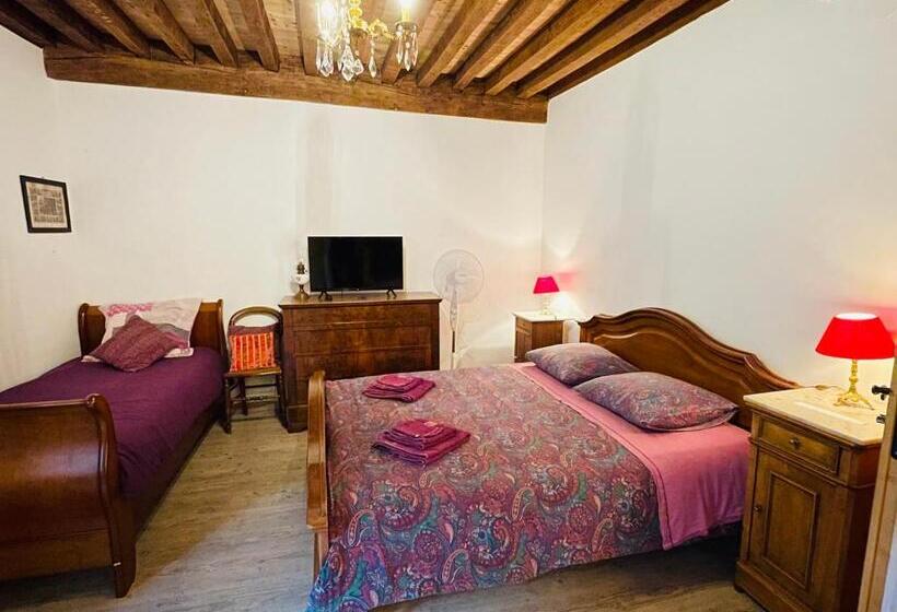 اتاق کلاسیک سه تخته, Manoir Saint Pierre