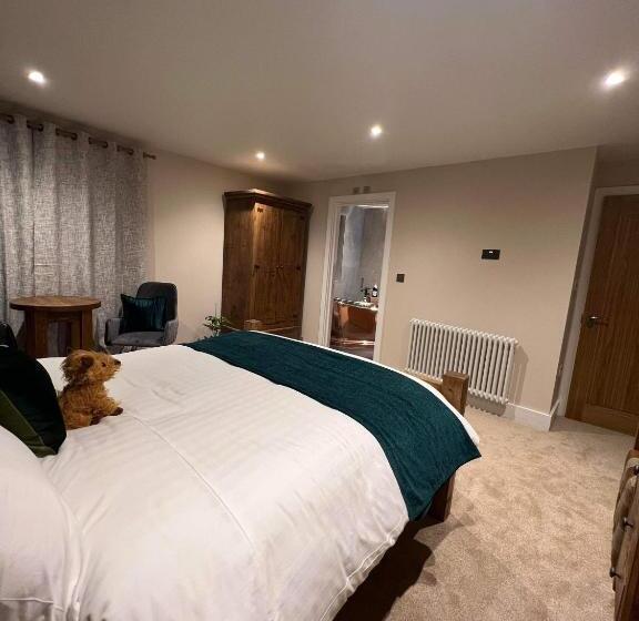 اتاق استاندارد با تخت بزرگ, Bulls Head  Holymoorside