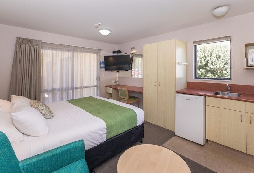استودیوی سوپریور, Bella Vista Motel New Plymouth