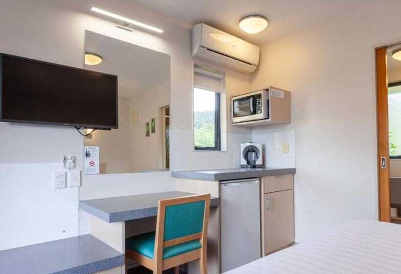 استودیوی استاندارد, Bella Vista Motel Whangarei