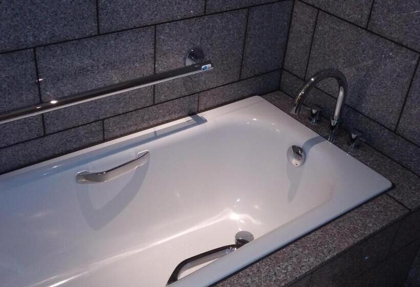 سوئیت رویال, Elsereine Osaka