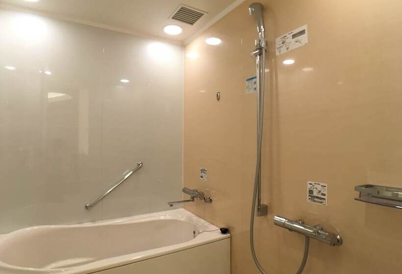 سوییت جونیور, Elsereine Osaka