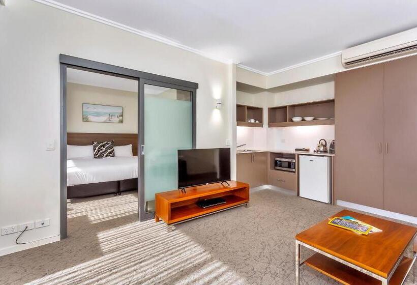 سوئیت با بالکن, New Haus By Hougoumont Hotel, Former Bannister 22