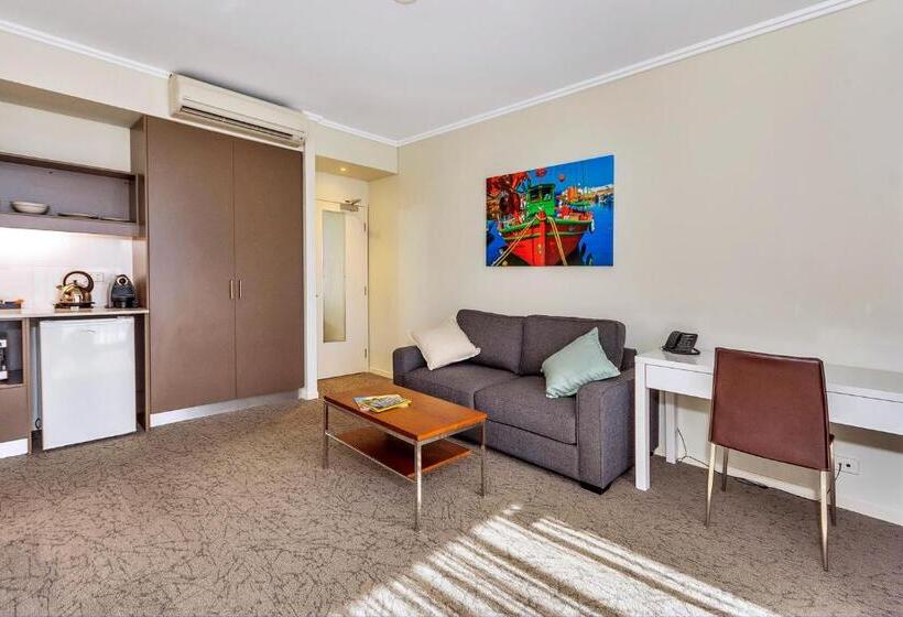 سوئیت با بالکن, New Haus By Hougoumont Hotel, Former Bannister 22