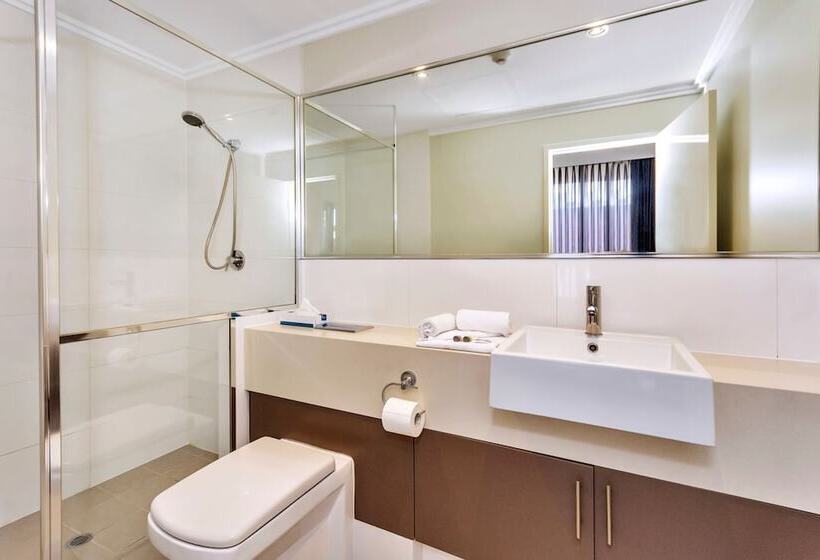 سوییت, New Haus By Hougoumont Hotel, Former Bannister 22