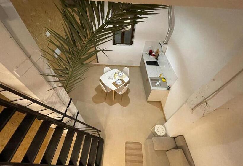 استودیوی استاندارد, Soho Boho Apartments   With Sunny Rooftop Terrace And Fiber Optic Internet