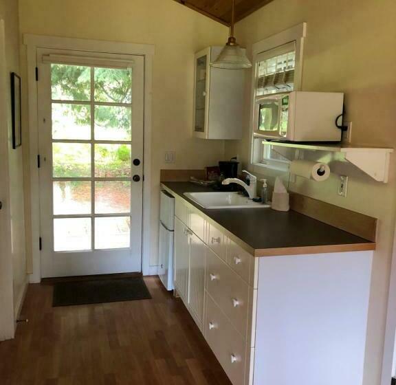 Deluxe Suite King Bed, Lopez Farm Cottages & Tent Camping