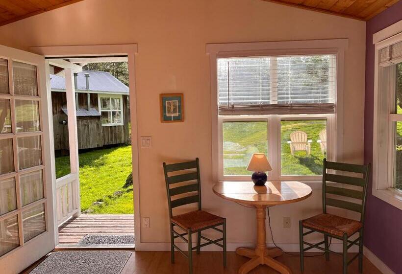 سوییت لوکس, Lopez Farm Cottages & Tent Camping