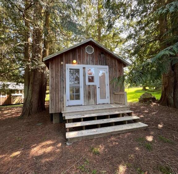 سوییت لوکس, Lopez Farm Cottages & Tent Camping