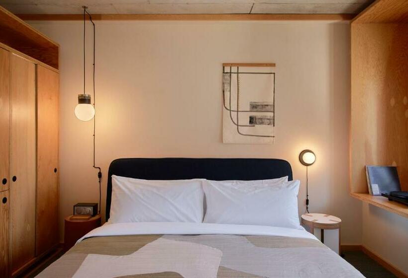 اتاق استاندارد با تخت بزرگ, Ace Hotel Toronto