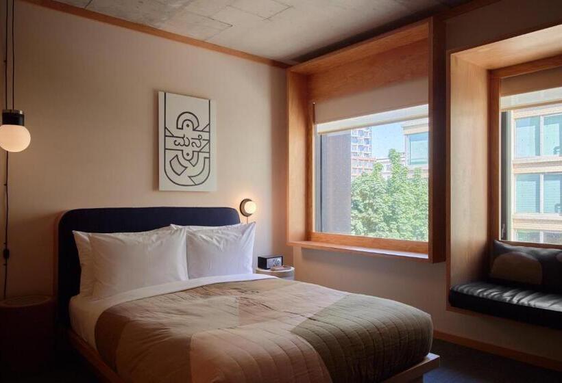 اتاق سوپریور با تخت بزرگ, Ace Hotel Toronto