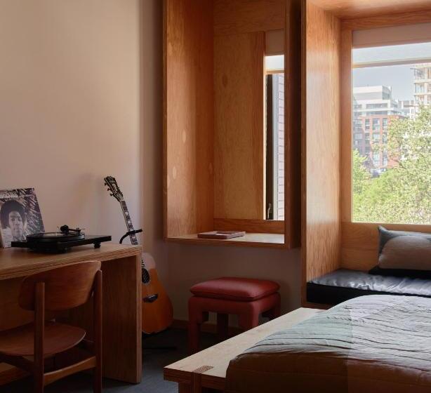 اتاق استاندارد چهار تخته, Ace Hotel Toronto