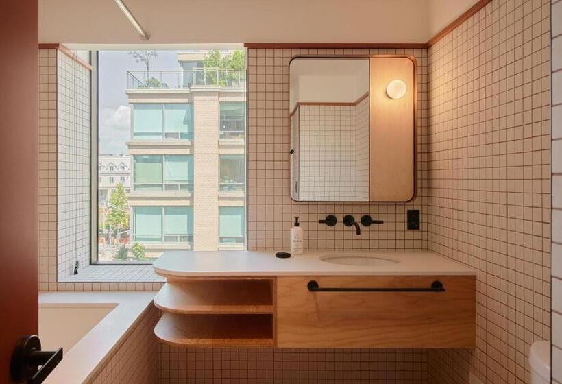 اتاق استاندارد چهار تخته, Ace Hotel Toronto