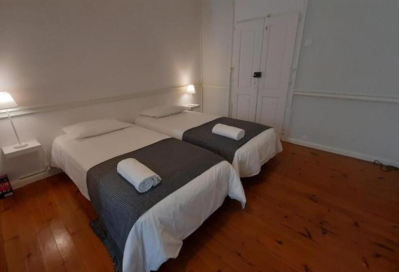 اتاق استاندارد, A Casa Do Tenente