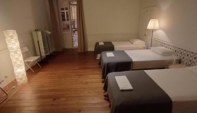 اتاق استاندارد چهار تخته, A Casa Do Tenente