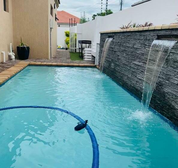 اتاق استاندارد با تخت بزرگ, Infinity Bnb Gaborone
