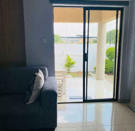 اتاق استاندارد با تخت بزرگ, Infinity Bnb Gaborone