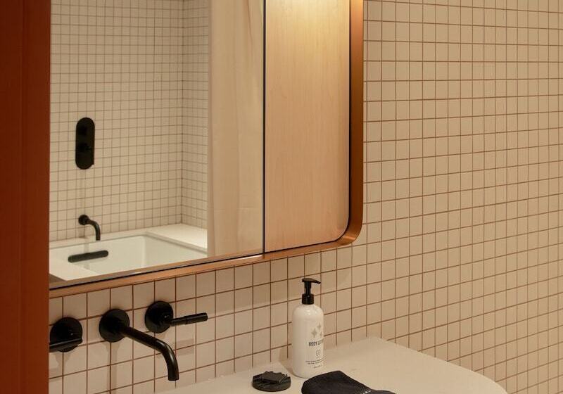 اتاق استاندارد, Ace Hotel Toronto