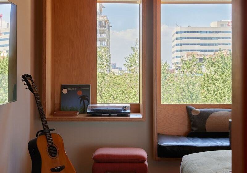 اتاق استاندارد, Ace Hotel Toronto