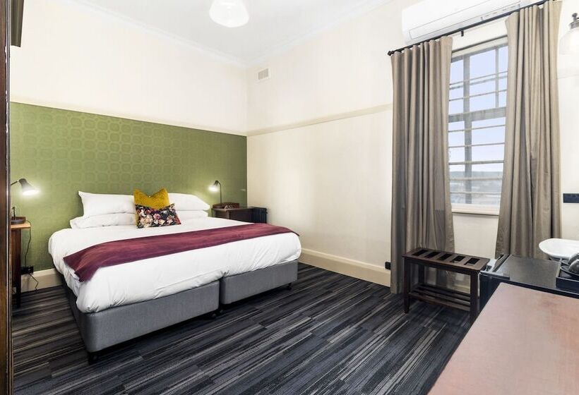 اتاق استاندارد با سرویس بهداشتی مشترک, Queanbeyan Canberra