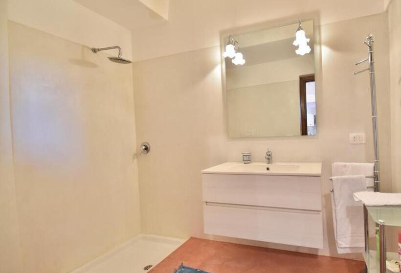اتاق لوکس با تخت بزرگ, Tenuta Bukkuram