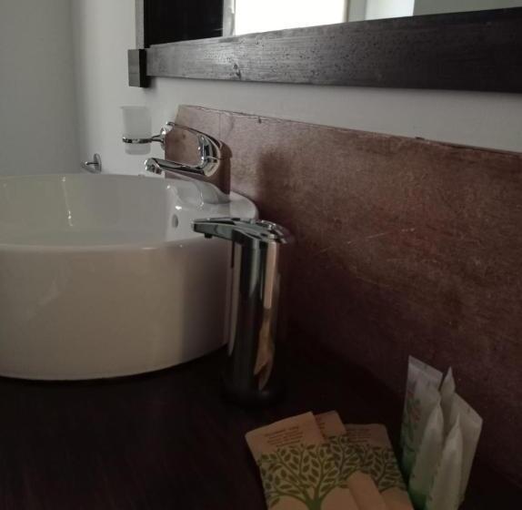 اتاق لوکس چهار تخته, 384 Guesthouse Rooms & Suite Enna
