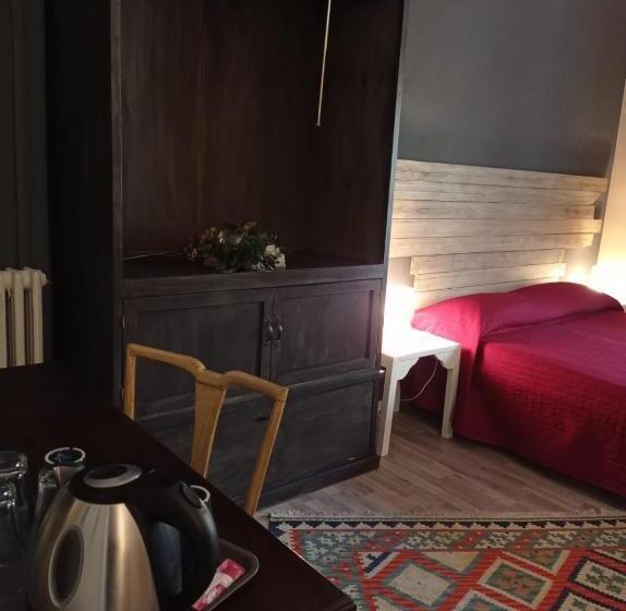 اتاق لوکس چهار تخته, 384 Guesthouse Rooms & Suite Enna