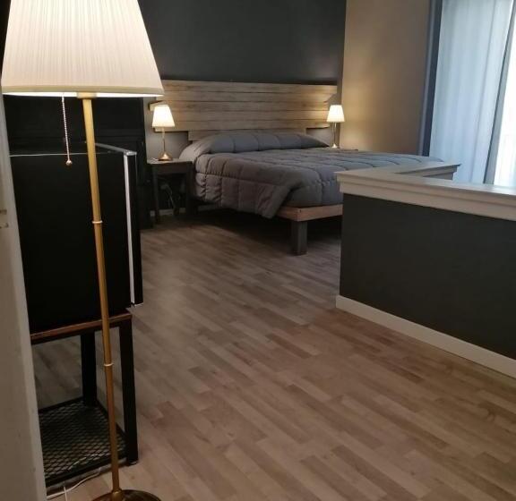 اتاق لوکس چهار تخته, 384 Guesthouse Rooms & Suite Enna