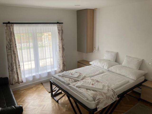 اتاق استاندارد, Wbr. Vendégház