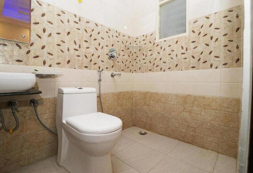 اتاق خانوادگی, Airport Hotel Shivaka Inn