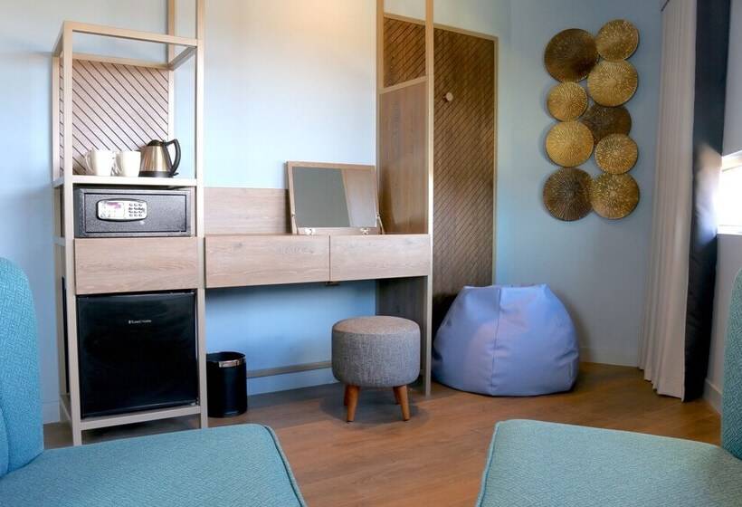 اتاق پریمیوم چهارنفره, Hex Wildlife Hotel At Yorkshire Wildlife Park