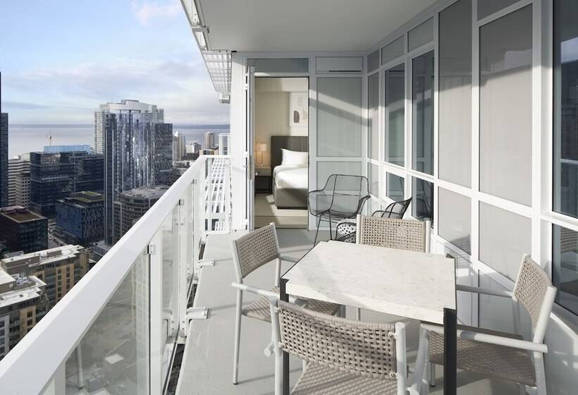 3 Bedroom Suite, Level Seattle Downtown  South Lake Union