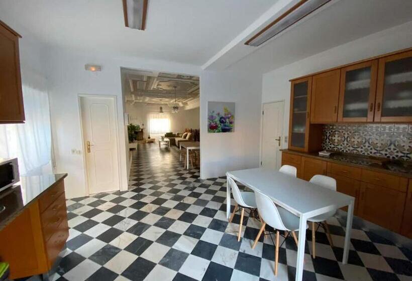 침실 3개 아파트, Zulla House