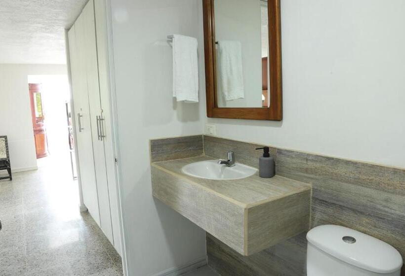 اتاق استاندارد با سرویس بهداشتی مشترک, Bania Travels